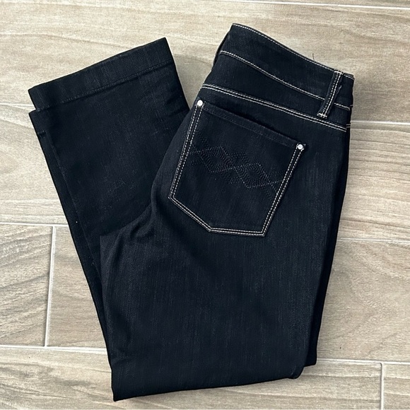 White House Black Market Crop Leg Jeans | Size 6 - Picture 5 of 5